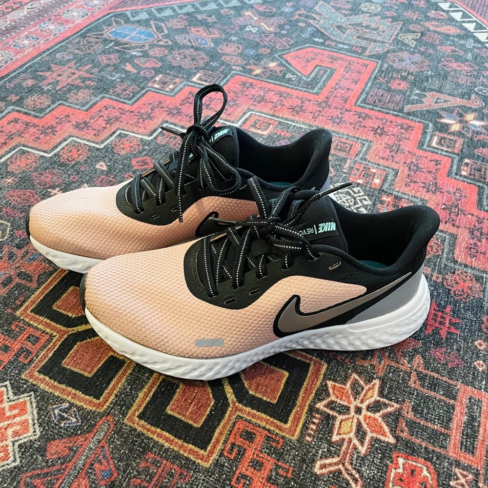 Nike Women’s Revolution Running Shoes 🏃‍♀️